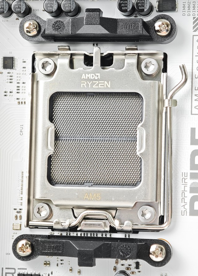 SAPPHIRE PURE X870A WiFi 7 主机板