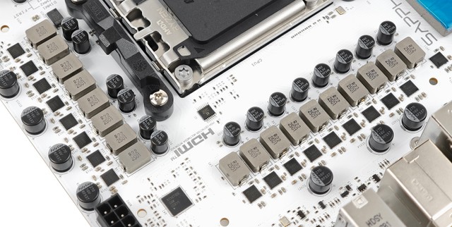 SAPPHIRE PURE X870A WiFi 7 主机板