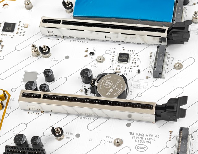 SAPPHIRE PURE X870A WiFi 7 主机板