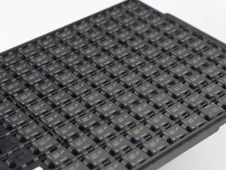 Google 推出 AI 記憶體壓縮技術 記憶體廠股價大跌   市場憂 DRAM 需求降溫