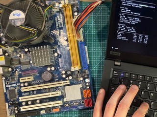 外國高手魔改「0 RAM」電腦系統 沒有 RAM 可以運作  但會慢到「仆街」