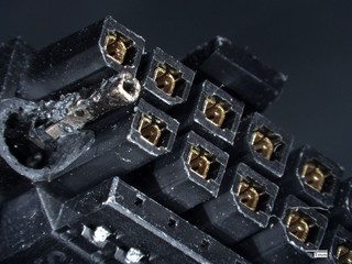 Der8auer 調查 12V-2x6 燒毀個案 部份個案非人為未插緊   電流不均才是主因