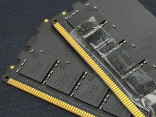DDR5 HUDIMM 性能表現曝光 砍一半只有 32bit   性能跌接近一半