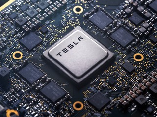 Tesla 宣佈 Al4 Plus 硬體升級  記憶體翻倍、FSD 需要 64GB 記憶體