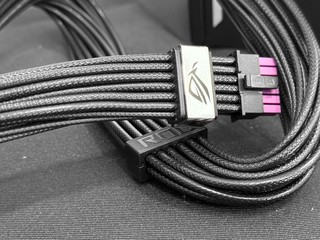 ROG Equalizer 12V-2x6 電源線 能預防顯示卡熔毀   佛心價 50 美元