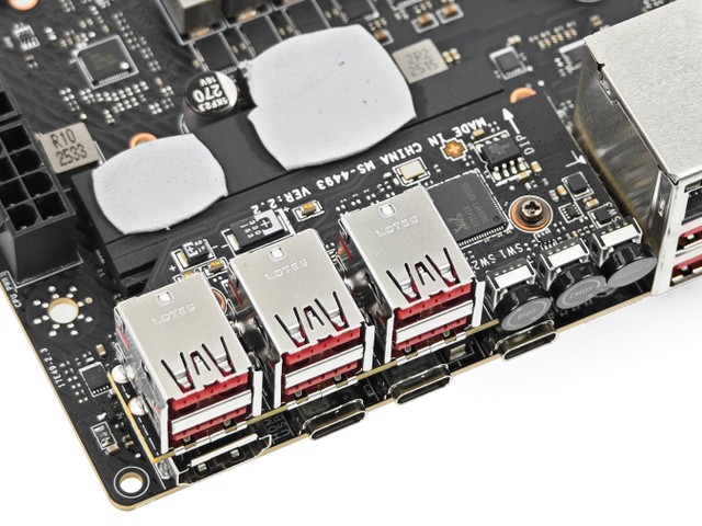 MSI MPG X870E CARBON MAX WIFI 主機