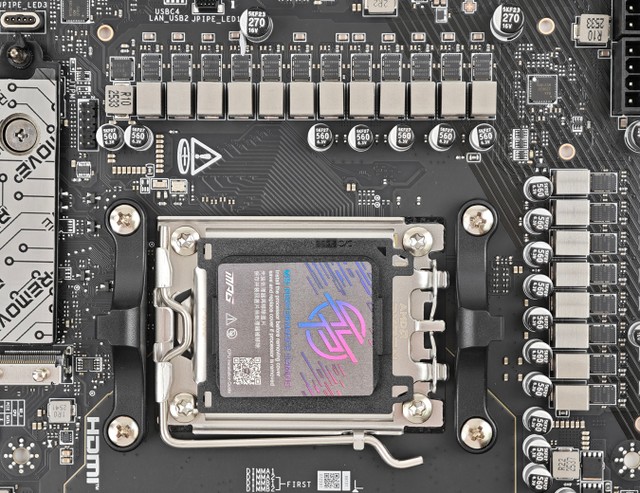 MSI MPG X870E CARBON MAX WIFI 主機