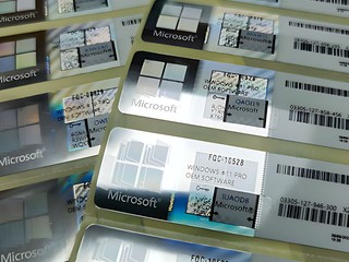 Microsoft 近日發出盈利預警 記憶體短缺下 Windows 授權收入將倒退