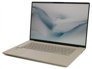 16 吋輕薄機、僅 1.2kg 重 ASUS Zenbook A16 (UX3607) 輕薄手提電腦