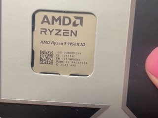 玩家 Amazon 買盒裝 9950X3D2 防偽貼紙完好無損 卻是一顆 9950X3D