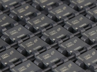 DRAM、NAND 晶片採購成本高昂 台灣記憶體大廠要發債借貸籌錢買貨