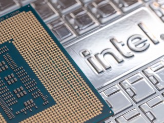 Intel 力求 A0 步進即可量產 陳立武︰B0 是留任底線、C0 無得留低