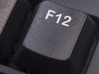 台灣警員發現請假系統有漏洞 F12 修改網頁程式碼  多領 12天假期