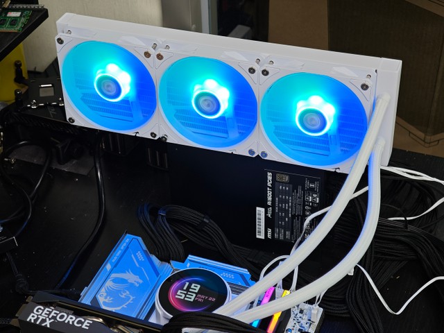 MSI MPG CORELIQUID P22 360 W