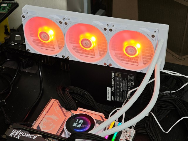 MSI MPG CORELIQUID P22 360 W