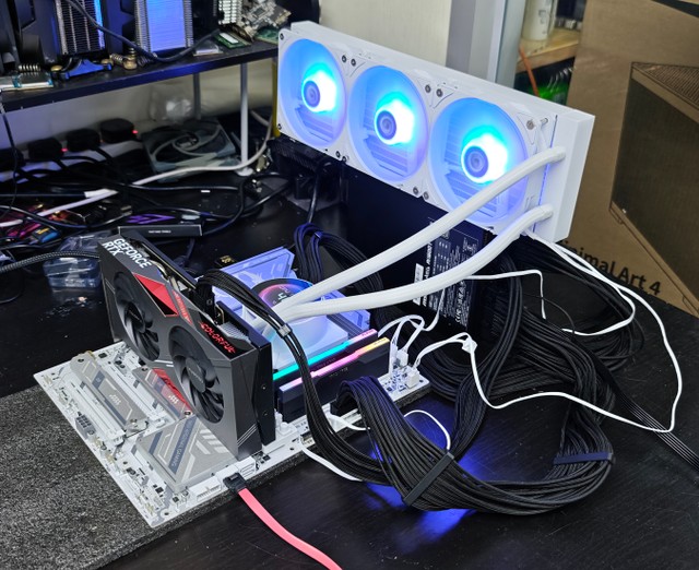 MSI MPG CORELIQUID P22 360 W