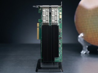 Intel 發布 200GbE Ethernet 網卡 E835 相較 NVIDIA 方案   功耗大降 90%