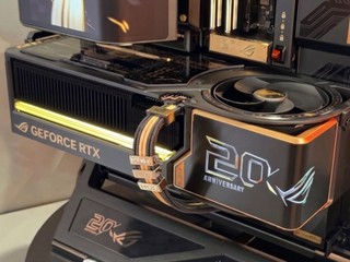 ROG Astral RTX 5090 Edition 20 顯示卡 曲面 OLED 螢幕加持、功耗解鎖 800W