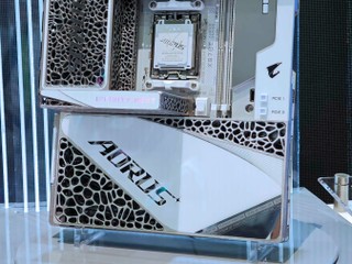 AORUS X870E Infinity Next 主機板 64 相供電 !? 航太級金屬 3D 列印技術
