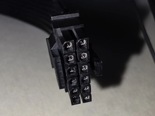 RTX 5090 玩家每三個月重插供電 「防範到家」仍中招  網友︰真的做多了