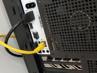 花費數萬元 PC 遊戲效能極差 用了一年  才發現 Wrong Hole 插錯洞