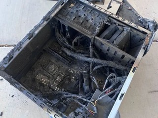 CS2 主播同時引爆十萬手榴彈 CPU / GPU 瞬間滿載   硬體受熱融化變形