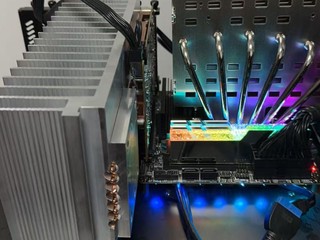玩家改造 RTX 4060 靜音顯示卡 2.5Kg 散熱器  無風扇下溫度只有 58°C