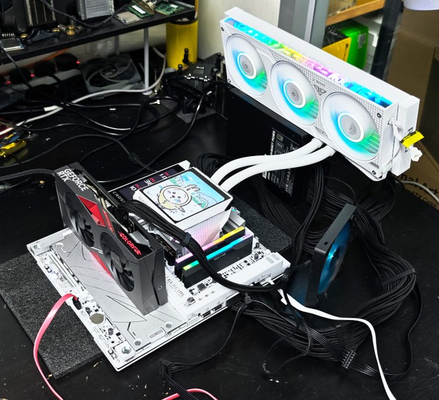 ROG Strix SLC IV 360 ARGB LCD