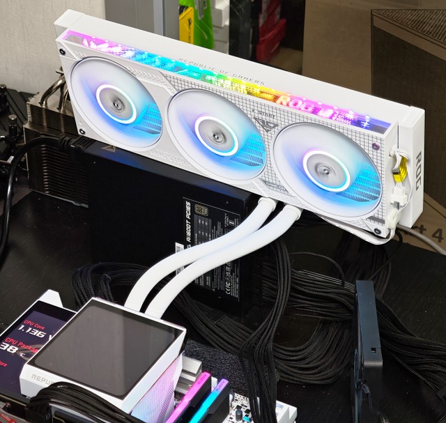 ROG Strix SLC IV 360 ARGB LCD