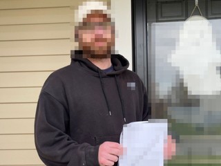 遊戲商為打擊「遊戲外掛」作者 派律師上門交起訴書   過程全錄影發布