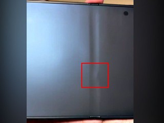 iPhone Duo萤幕都爆在同一位置 不用拆机研判铰链   盲的都能摸得到